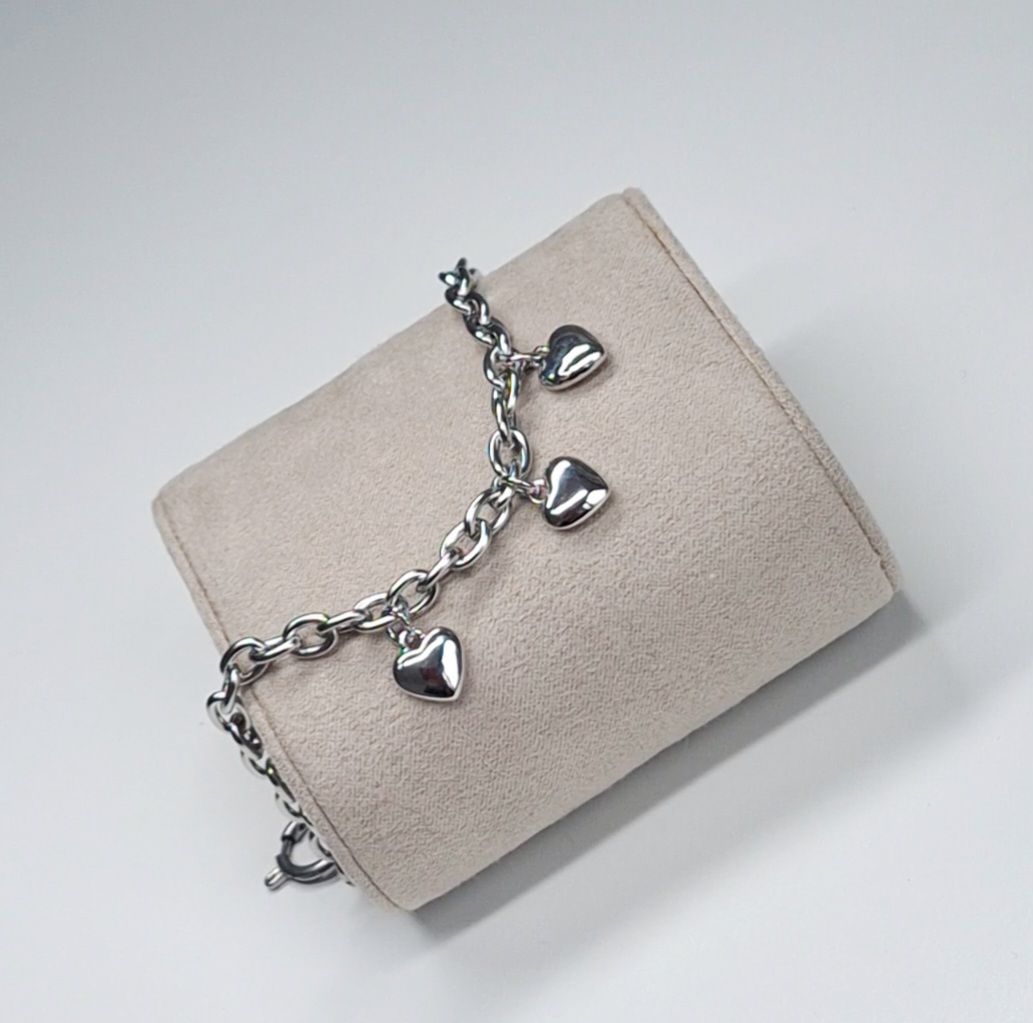 zilveren 3 hartjes armband met grove schakels zilveren 3 hartjes armband met grove schakels