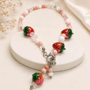 Aardbeien met Slagroom ketting met afneembare aardbeibedels en roze-witte kralen
